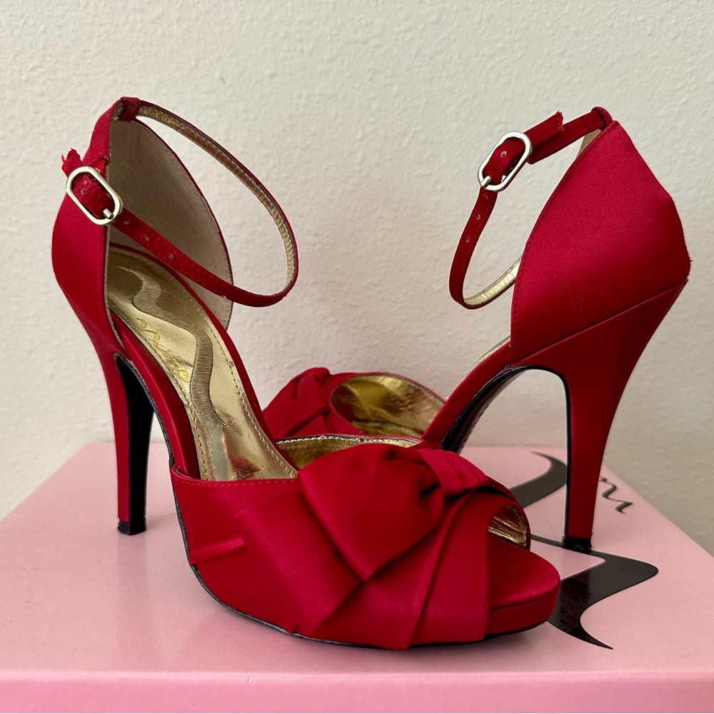 Nina Elegant Red Heels with Bow Accent